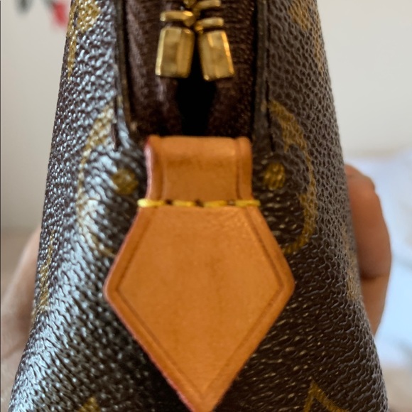 (Sold off Poshmark) Louis Vuitton Cosmetic Pouch GM - Picture 4 of 7